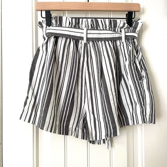 Divided Striped High Waisted Shorts - Picture 4 of 5